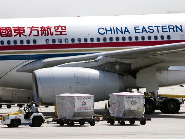 2 hành khách Trung Quốc mở cửa thoát hiểm để…phản đối chậm bay ảnh 1