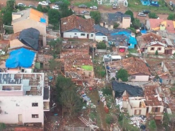Lốc xoáy khủng khiếp khiến hơn 120 người thương vong tại Brazil ảnh 1