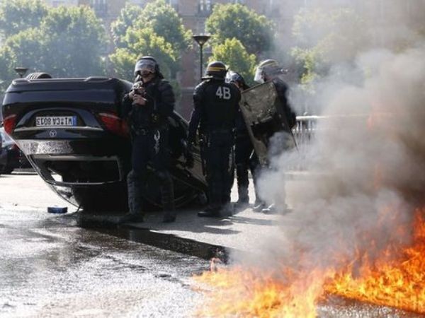 Pháp cấm taxi Uber sau vụ biểu tình bạo lực tồi tệ ảnh 4