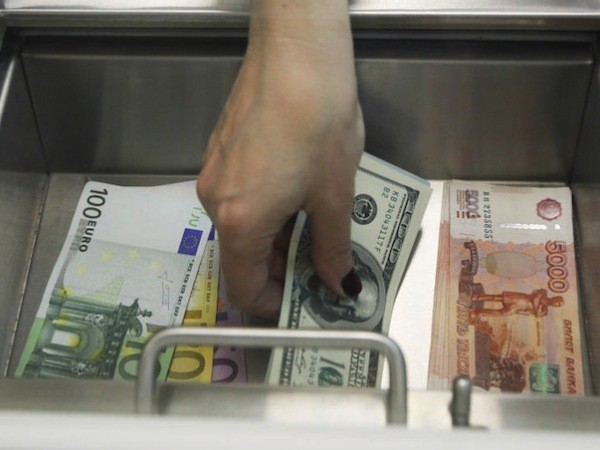 Giá dầu giảm sâu, đồng ruble Nga xuống "đáy" trong 4 tháng ảnh 1