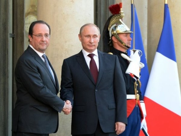Tổng thống Pháp Hollande (trái) "khuyên nhủ" Nga về trách nhiệm tham chiến ở Syria