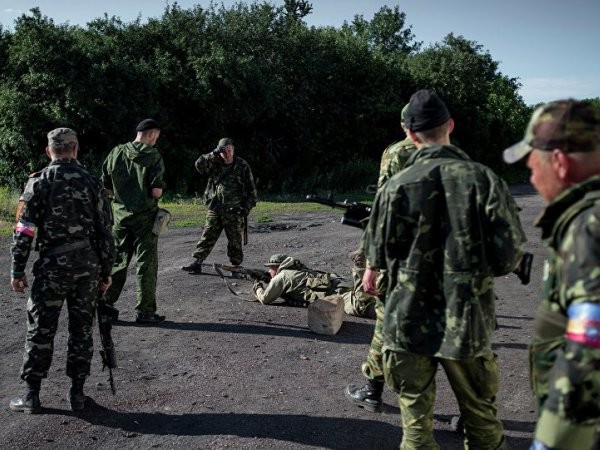 Quân đội Ukraine bắt đầu nã đạn vào Lugansk ảnh 1