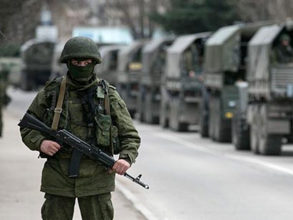 Nga tố cáo Ukraine bắt giữ trái phép 2 sĩ quan ở Crimea ảnh 1