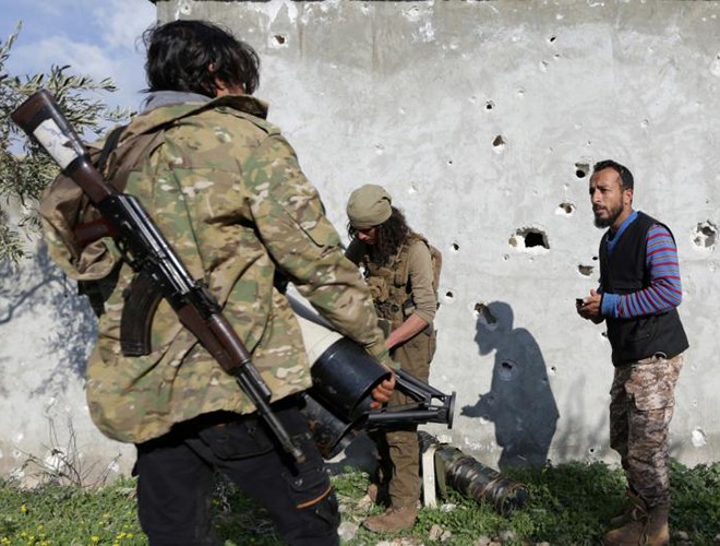 [ẢNH] Các tay súng FSA được Thổ Nhĩ Kỳ hậu thuẫn quyết chiến tại Syria ảnh 15