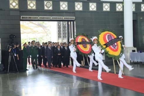 1.500 đoàn trong nước, quốc tế đến viếng Chủ tịch nước Trần Đại Quang ảnh 1