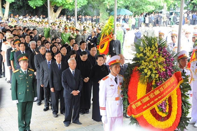 Xúc động lễ viếng Chủ tịch nước Trần Đại Quang ảnh 25