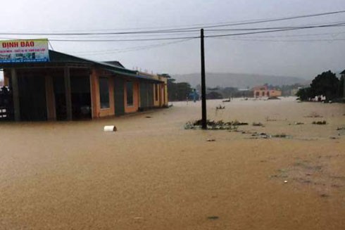 Nhiều nơi ở Quảng Bình ngập trong nước, 5 người chết và mất tích ảnh 8