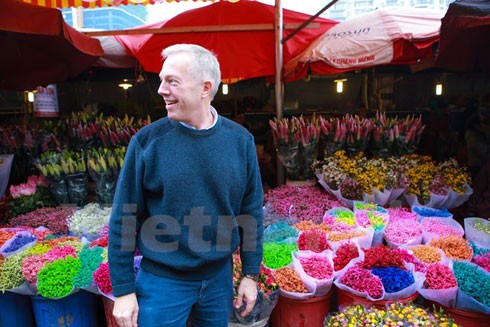 Đi chợ hoa Quảng An, Đại sứ Mỹ bật mí kế hoạch nghỉ Tết Nguyên đán ảnh 5