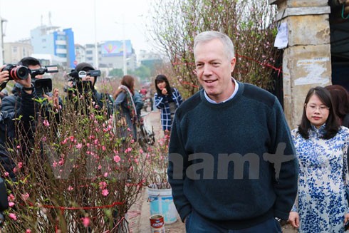 Đi chợ hoa Quảng An, Đại sứ Mỹ bật mí kế hoạch nghỉ Tết Nguyên đán ảnh 9