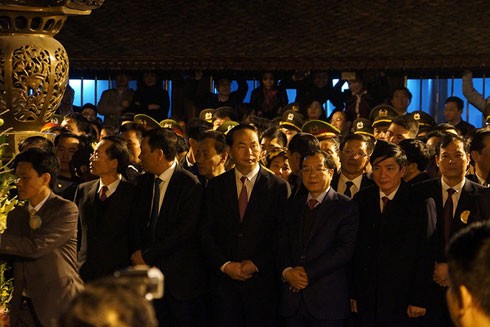 Chủ tịch nước dâng hương, tham dự lễ Khai ấn đền Trần 2017 ảnh 1
