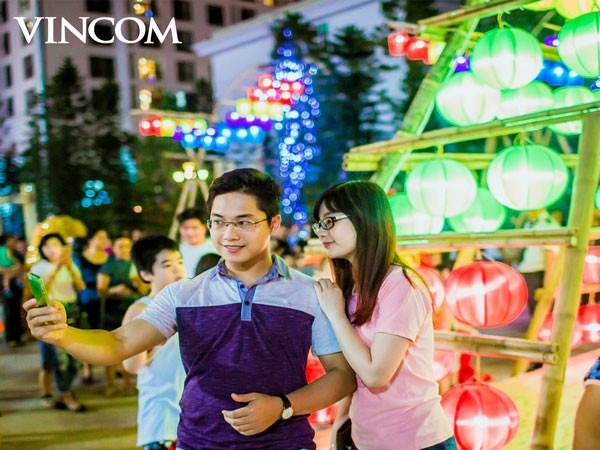 Vincom lập kỷ lục "Vườn cổ tích bằng đèn lồng lớn nhất Việt Nam" ảnh 3