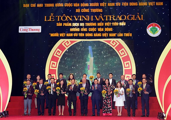VietinBank được tôn vinh Top 10 Doanh nghiệp có dịch vụ thương hiệu Việt xuất sắc ảnh 1