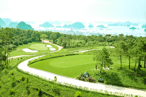 Cận cảnh khu nghỉ dưỡng - sân golf trên núi ngắm trọn vịnh Hạ Long ảnh 2