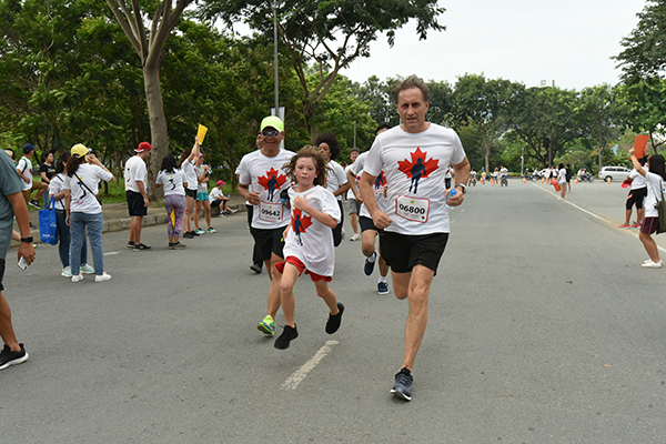 Gần 700 nhân viên và đại lý Manulife Việt Nam tham gia chương trình chạy bộ từ thiện Terry Fox 2018 ảnh 3