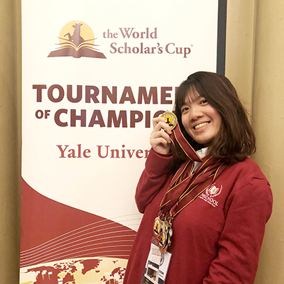Lần đầu tiên tham dự và xuất sắc lọt vào vòng Chung kết cuộc thi The World Scholar’s Cup được tổ chức tại Đại học Yale Hoa Kỳ, Phạm Thị Linh Chi đã giành được 3 Huy chương Vàng cùng nhiều Huy chương Bạc và Huy chương đồng đội