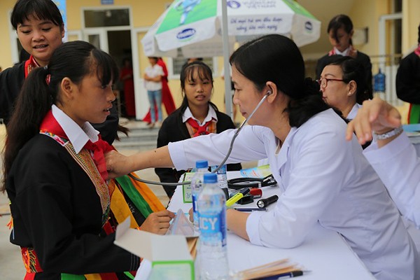 Trẻ em Quảng Ninh đón nhận ngôi trường mới từ Chủ tịch Quốc hội và hơn 71 ngàn ly sữa từ Quỹ sữa Vươn cao Việt Nam ảnh 5