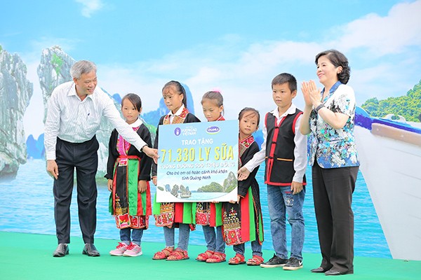 Trẻ em Quảng Ninh đón nhận ngôi trường mới từ Chủ tịch Quốc hội và hơn 71 ngàn ly sữa từ Quỹ sữa Vươn cao Việt Nam ảnh 4