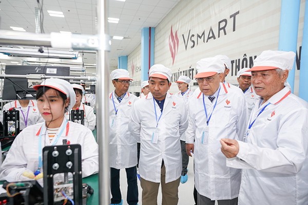 Chủ tịch Quốc hội vùng Yangon – Myanmar U Tin Maung Tun: "Nhà máy VinSmart dây chuyền hiện đại, kiểm soát chặt chẽ, rất đáng tự hào" ảnh 5