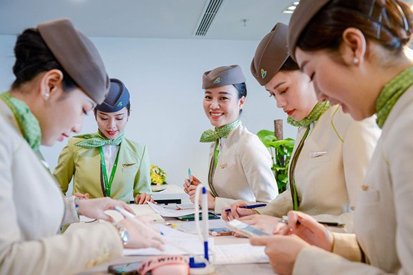 Hành trình chạm tới huy hiệu cánh bay (Kì I): Niềm tự hào của riêng tiếp viên hàng không Bamboo Airways ảnh 3