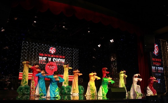 Danh hài Vân Sơn ra mắt nhà hát "The V Show" tại TP Hồ Chí Minh ảnh 8