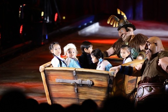 Con gái Hoàng Bách, con trai Lý Hải tham gia show Disney ảnh 1