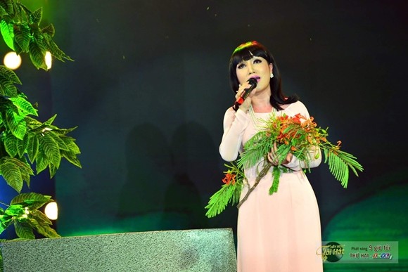 Giọng ca ngọt ngào Hà Vân thực hiện đêm nhạc "Vùng lá me bay" ảnh 1