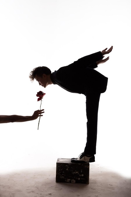 Lương Mạnh Hải "cô đơn" trong bộ hình Valentine ảnh 1