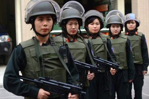 Ở Hà Nội, có một tiểu đội nữ Cảnh sát đặc nhiệm ảnh 1