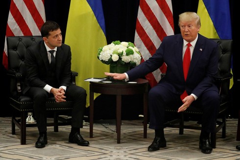 Ai là người khuấy lên vụ bê bối điện đàm giữa ông Donald Trump và Tổng thống Ukraine? ảnh 1