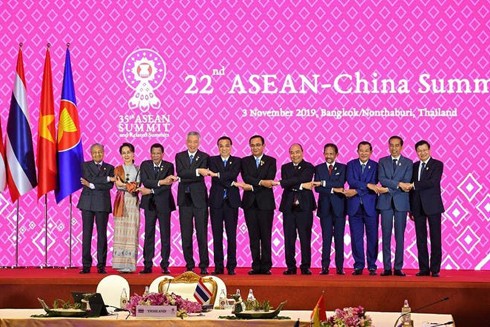Thủ tướng Nguyễn Xuân Phúc đã nêu rõ quan điểm - lập trường nhất quán của Việt Nam về vấn đề Biển Đông trong Hội nghị cấp cao ASEAN với Trung Quốc