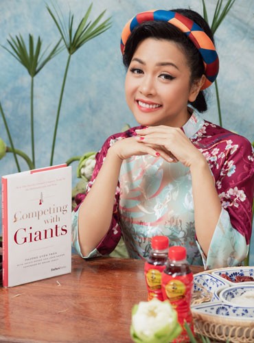 Cuốn sách “Competing with Giants” (tạm dịch: Vượt lên người khổng lồ) của nữ doanh nhân Trần Uyên Phương hiện nay vẫn là cuốn sách đầu tiên và duy nhất của một tác giả người Việt viết về doanh nghiệp Việt Nam được phát hành tại Mỹ