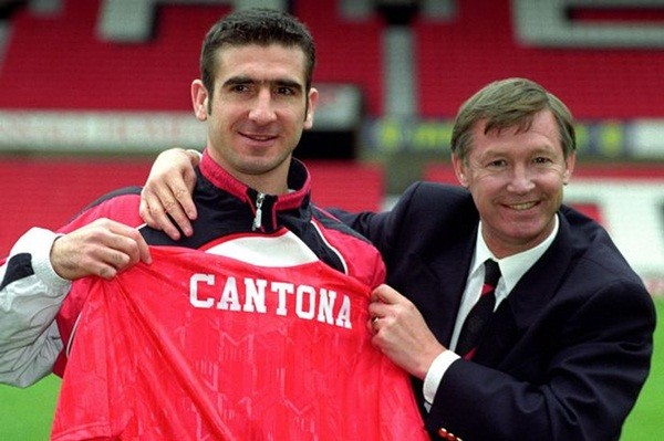 Sir Alex Ferguson tiết lộ lý do ký hợp đồng với Cantona ảnh 1