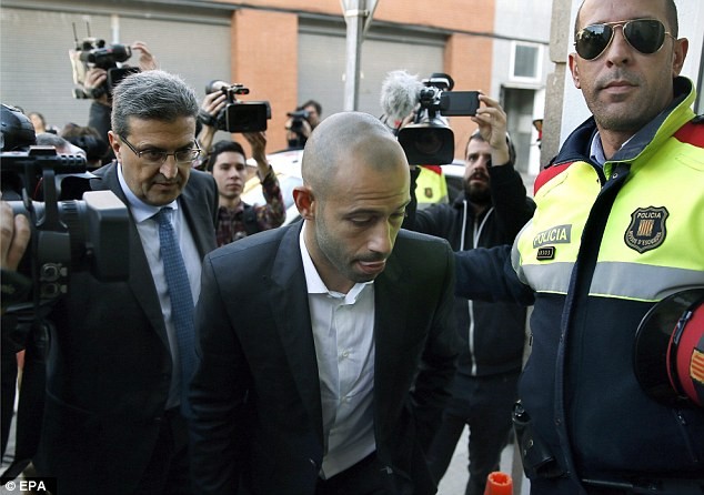 Ngôi sao của Barcelona thừa nhận tội trốn thuế