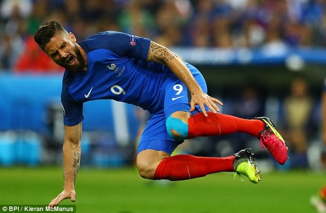 Pháp lo sốt vó vì chấn thương của Giroud ảnh 1