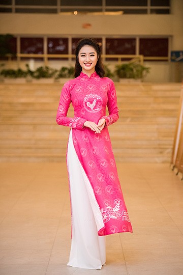 Hoa hậu Bản sắc Việt toàn cầu Thu Ngân trình diễn áo dài của Ngọc Hân ảnh 4