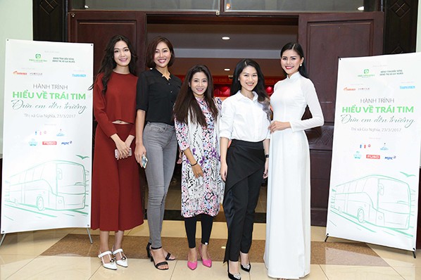 Ngọc Thanh Tâm – Hoa hậu Thùy Dung trao quà cho trẻ nghèo Đắc Nông ảnh 5