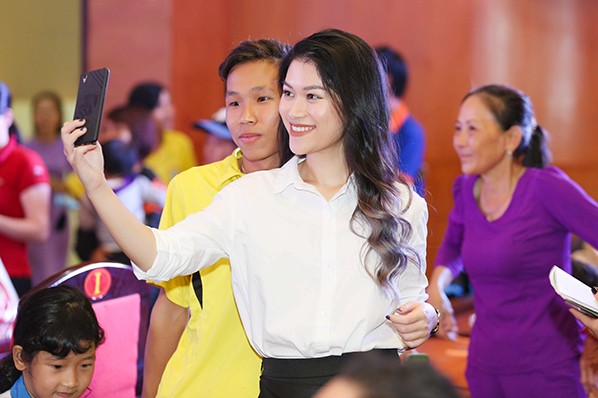 Ngọc Thanh Tâm – Hoa hậu Thùy Dung trao quà cho trẻ nghèo Đắc Nông ảnh 10