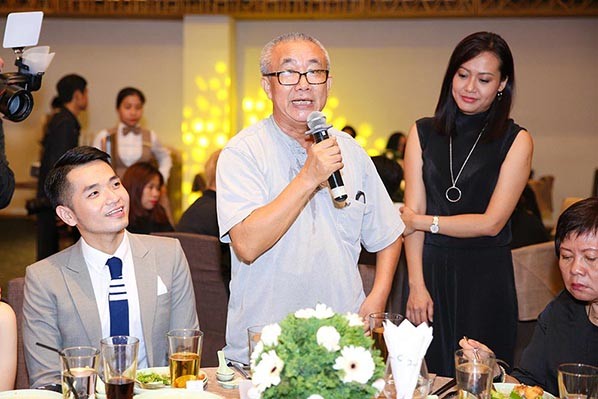 Nhà văn Nguyễn Quang Lập phát biểu tại buổi tiệc