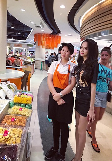 Hoa hậu Hương Giang được người hâm mộ quốc tế săn đón tại Thái Lan ảnh 3