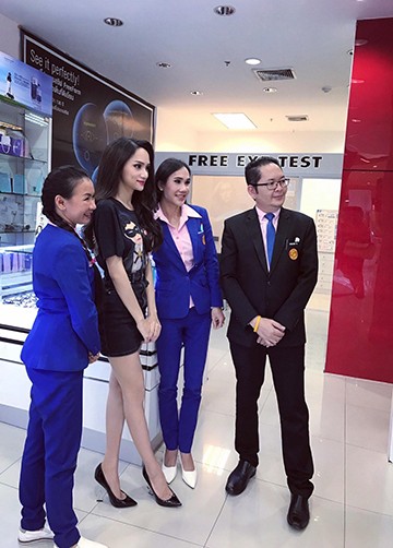Hoa hậu Hương Giang được người hâm mộ quốc tế săn đón tại Thái Lan ảnh 10