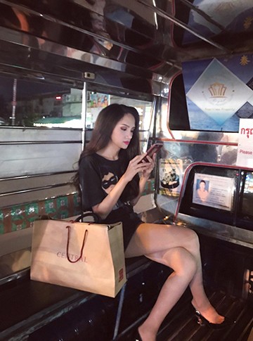 Hoa hậu Hương Giang được người hâm mộ quốc tế săn đón tại Thái Lan ảnh 2