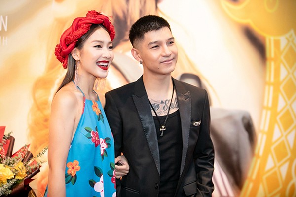 Khả Ngân tung MV debut "Cô gái Việt Nam" và tiết lộ kế hoạch âm nhạc khủng năm 2020 ảnh 8