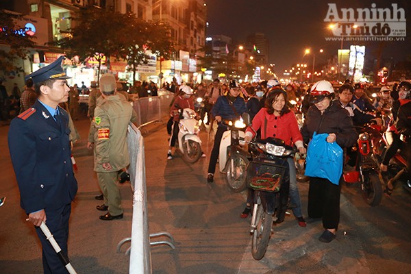 Hàng nghìn người tràn kín đường dự lễ cầu an chùa Phúc Khánh ảnh 6