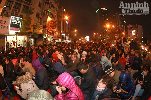 Hàng nghìn người tràn kín đường dự lễ cầu an chùa Phúc Khánh ảnh 7