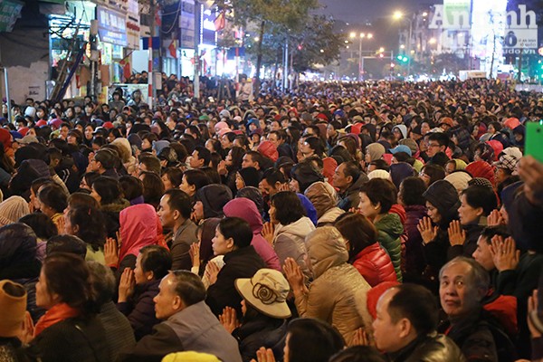 Hàng nghìn người tràn kín đường dự lễ cầu an chùa Phúc Khánh ảnh 12