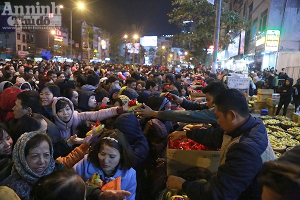 Hàng nghìn người tràn kín đường dự lễ cầu an chùa Phúc Khánh ảnh 17