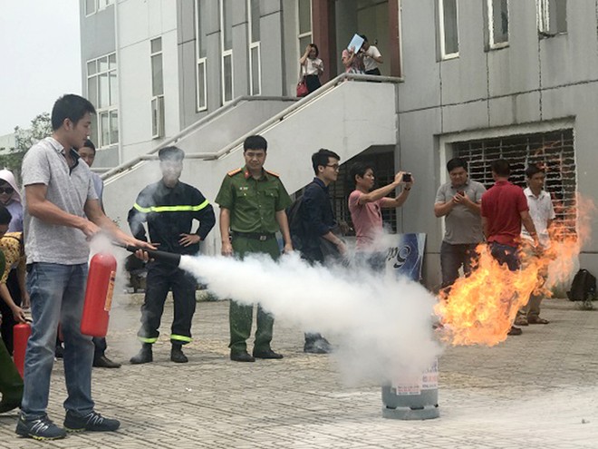 Hơn 300 cán bộ giáo viên tại Hà Nội tập huấn phòng cháy chữa cháy ảnh 2