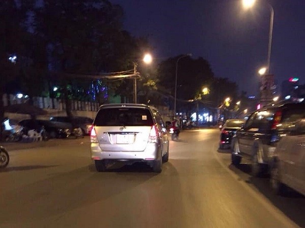Truy tìm lái xe ôtô gây tai nạn rồi bỏ chạy trên phố Nam Đồng ảnh 2