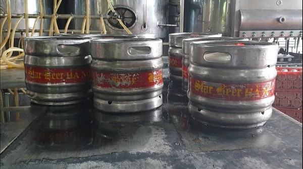 Phát hiện một cơ sở sản xuất bia có dấu hiệu giả mạo các thương hiệu ảnh 1