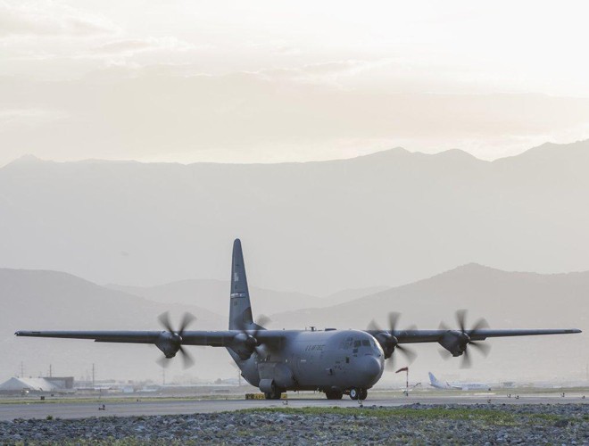 Hình ảnh hiện trường, vụ C-130 Mỹ chở 16 người đâm xuống mặt đất ảnh 6